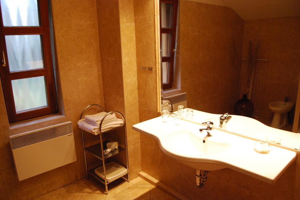 Boroka Apartmanhazak - Oereghaz Velem Rum bild
